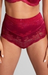 clara-red-panache1.webp