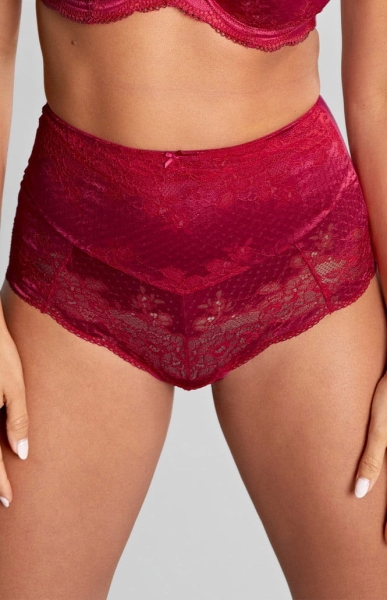 clara-red-panache1.webp