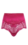 clara-red-panache123.webp