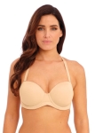 Cielisty biustonosz strapless na modelce – gładka bardotka pod t-shirt
