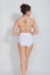 Tył białych fig modelujących – pełne krycie i komfortowa bawełna