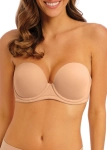 Beżowy, usztywniany biustonosz bez ramiączek typu strapless prezentowany przez modelkę.