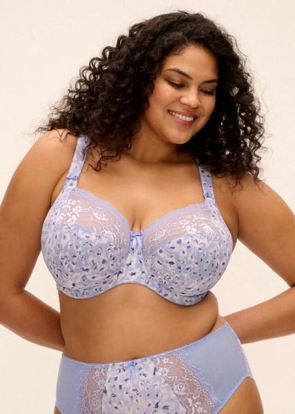 Niebieski biustonosz z fiszbinami Elomi Morgan Blue Leopard – przód na modelce.