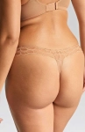 Beżowe stringi koronkowe Panache Allure 10762 Honey – widok od tyłu na modelce.