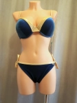Welurowe bikini push-up granat ze złotem – usztywniany biustonosz i wiązane figi.